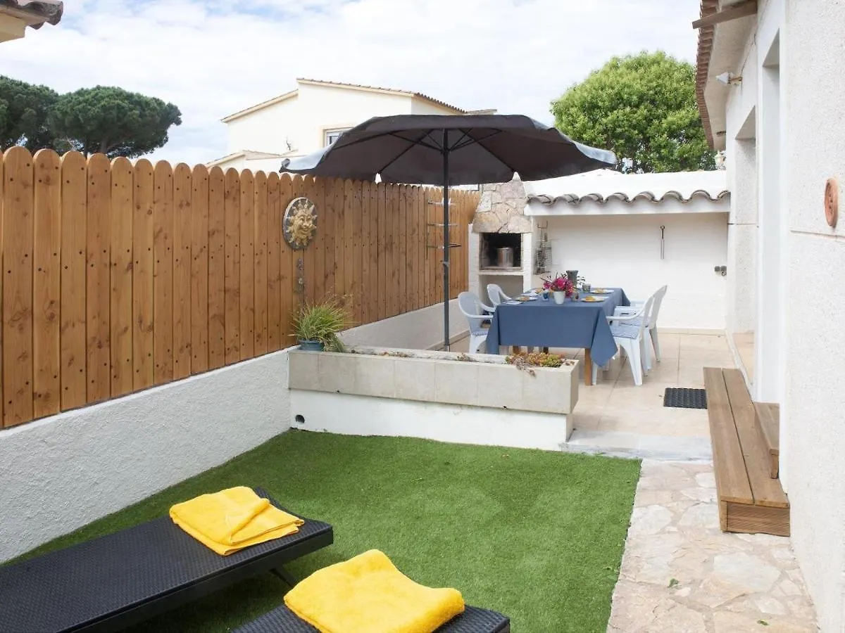 L' Escala Gerkens, Bonita Casa De Tres Dormitorios Con Piscina Comunitaria En Escala בית נופש L' Escala