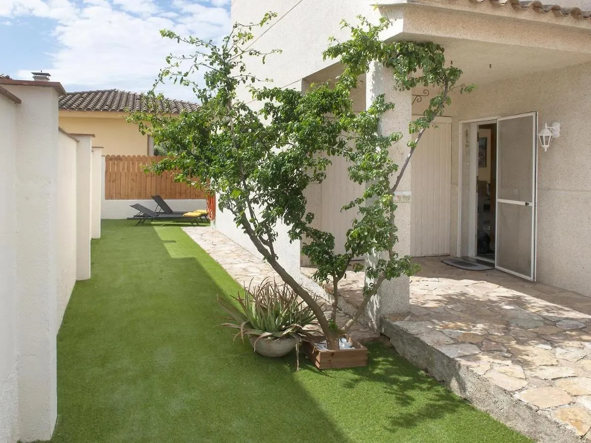 L' Escala Gerkens, Bonita Casa De Tres Dormitorios Con Piscina Comunitaria En Escala